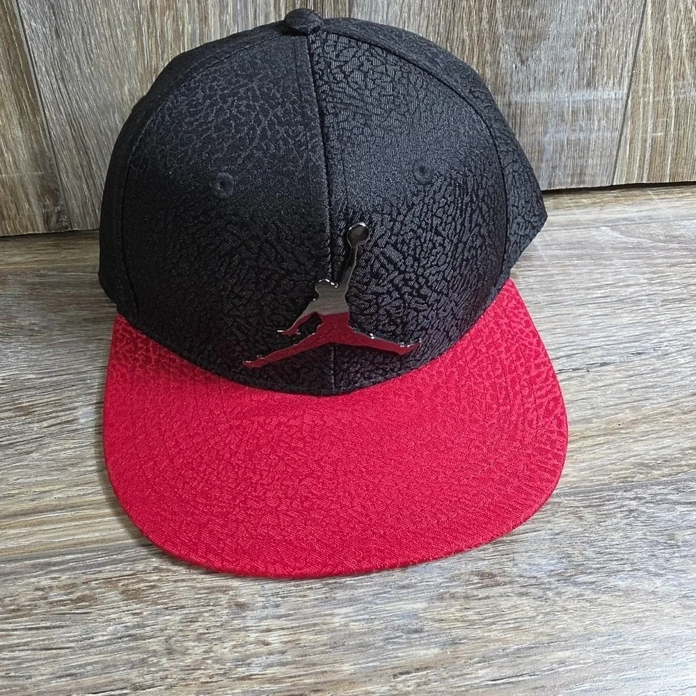 Michael Jordan 'Jumpman' Nike‎ Metal Logo Black Red Hat Cap Snapback YOUTH HAT